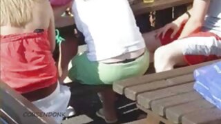 یک ریش و یک فیلم سکسی با خانم دکتر زن خانگی پس از استخر با رقص برهنگی با بوبوسی شاد خود
