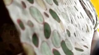 نوجوان شاخدار خروس را می سکس مادر با دکتر بلعد