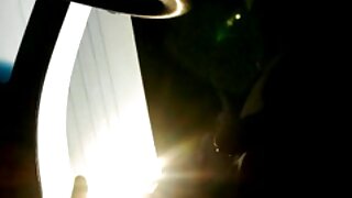 بچه لاغر انعطاف پذیر پاهایش را باز می کند و لمس کلیپ سکس دکتر می کند