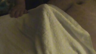 MILF اغوا کننده و نوجوانان سکسی یک خروس بزرگ در یک سه نفری داغ به سکس با دکتر زنان اشتراک می گذارند