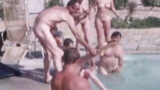بابانوئل سکس با دکتر در مطب توسط الکسیس فاکس بلوند MILF و سوفیا لئون جوان داغ مکیده می شود.